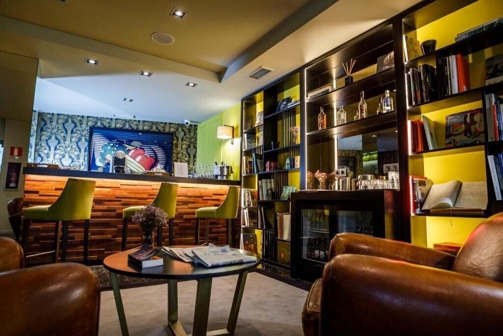 Изображение Miro 4*