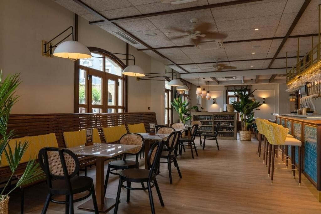 Zdjęcie GHPC Gran Hotel Puente Colgante 3*