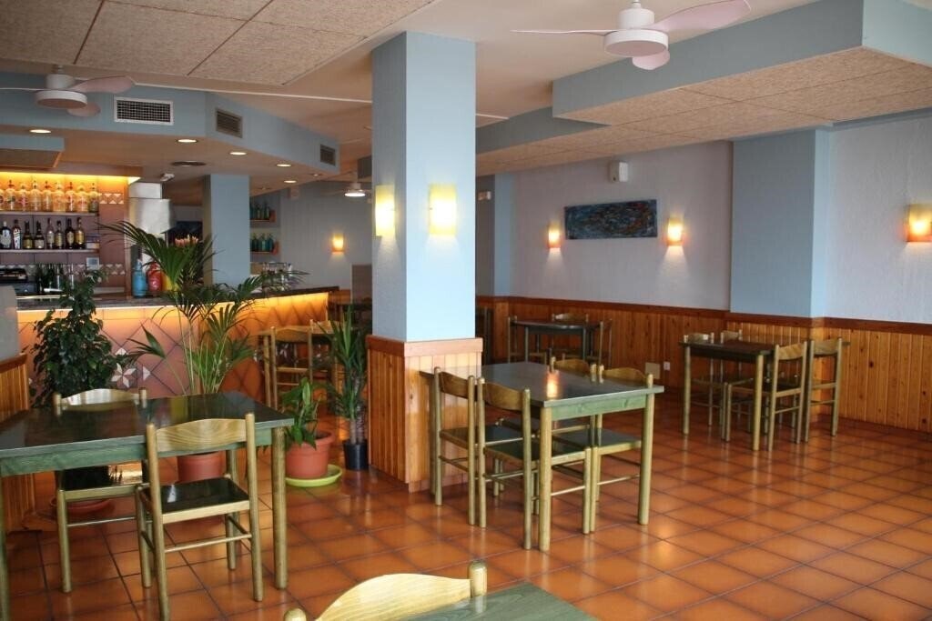 Фотографія El Sorrall Apt 3*