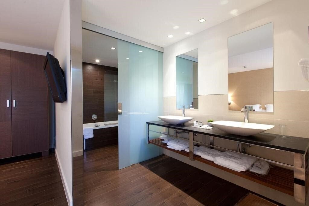 Zdjęcie Mr Les Rotes 4*