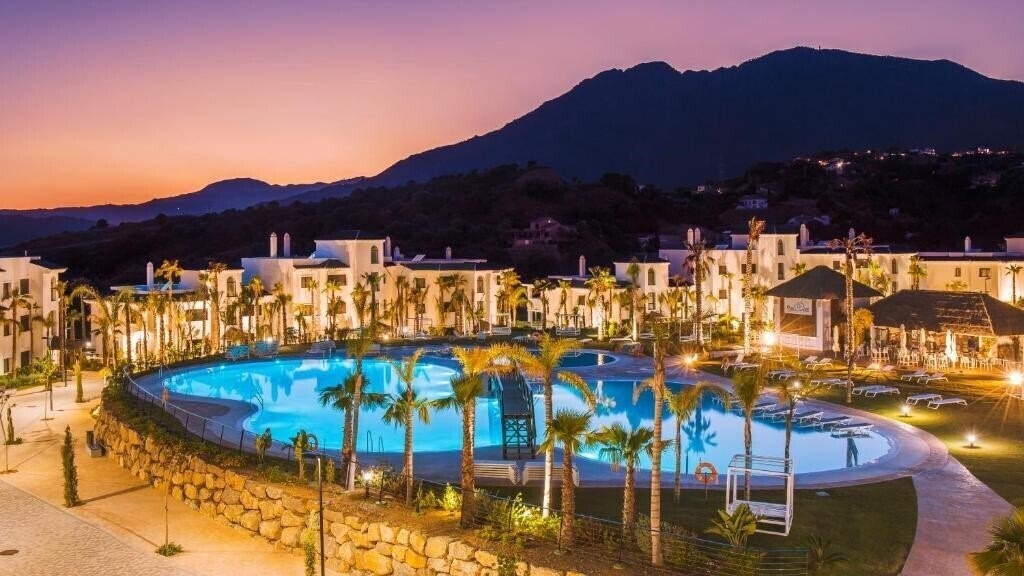 Hotel Estepona Holiday Hills 4*