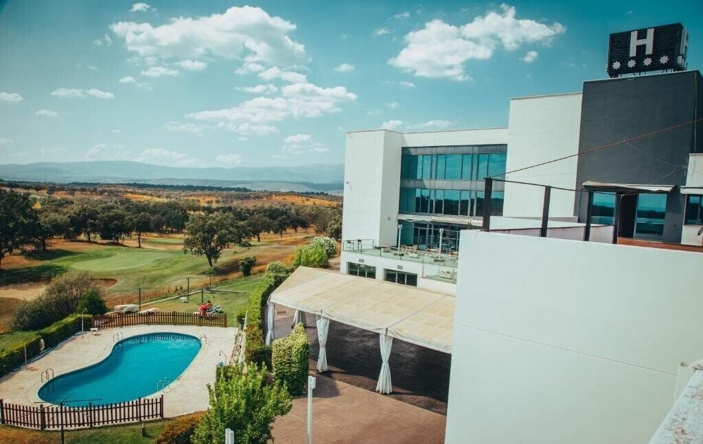 Зображення Hospedium Hotel Valles De Gredos Golf (ex. Talayuela Golf, OYO Hotel Valles de Gredos Golf) 4*
