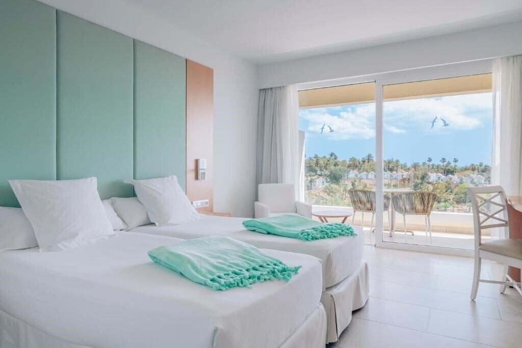 Zdjęcia Iberostar Waves Playa Gaviotas 4*