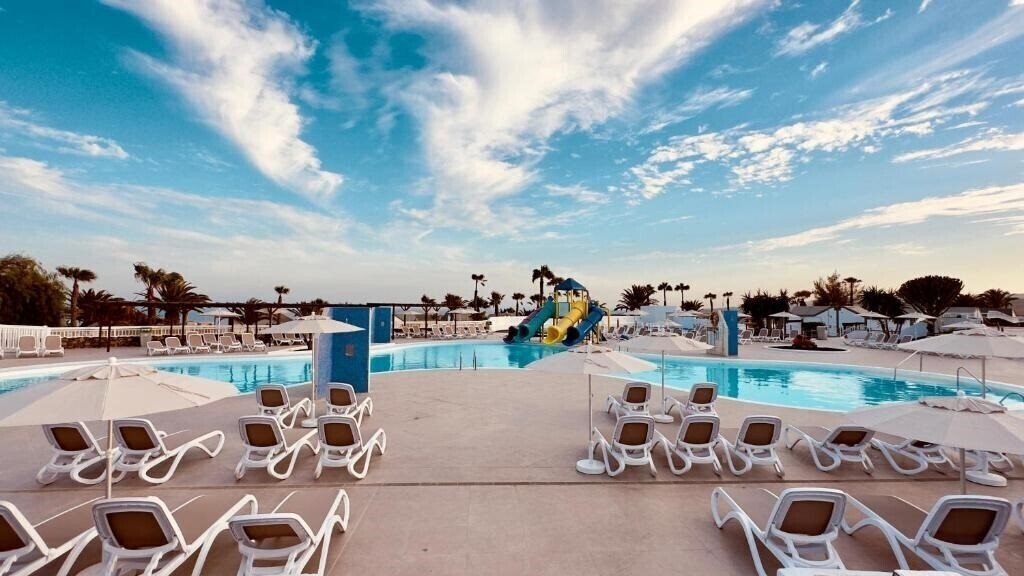 Hotel Club Caleta Dorada 3*