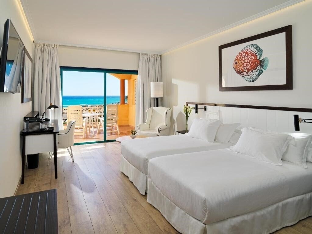 Hotel H10 Playa Esmeralda 4*