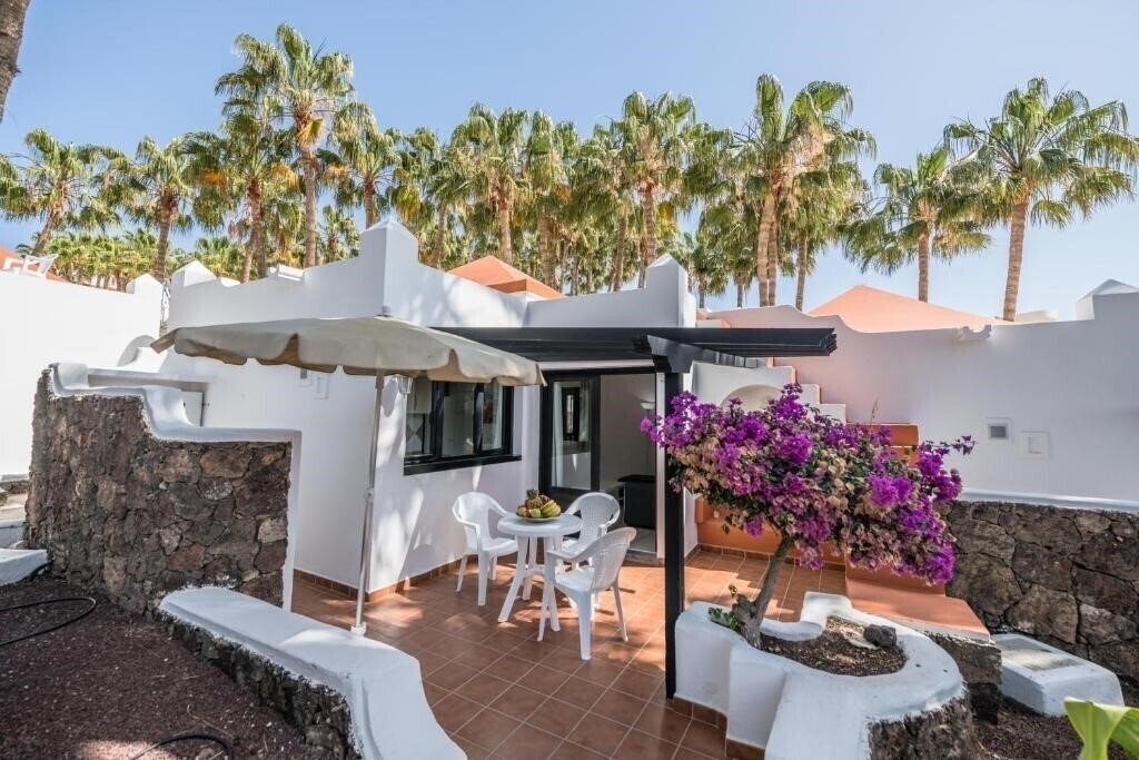 Готель Bahia Calma Beach 3*