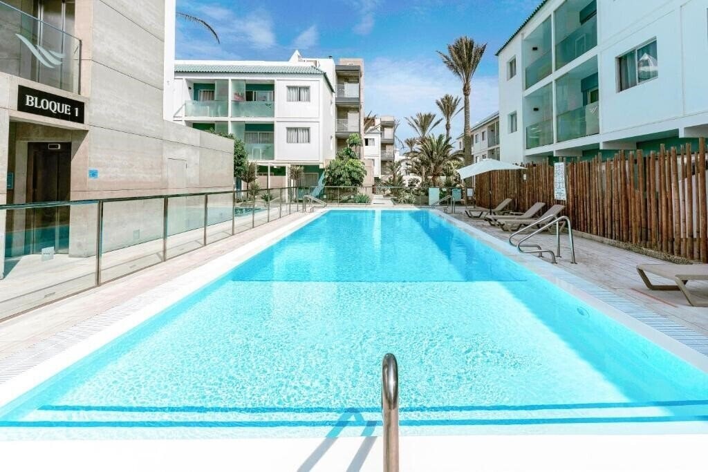 Готель Bristol Sunset Beach 3*
