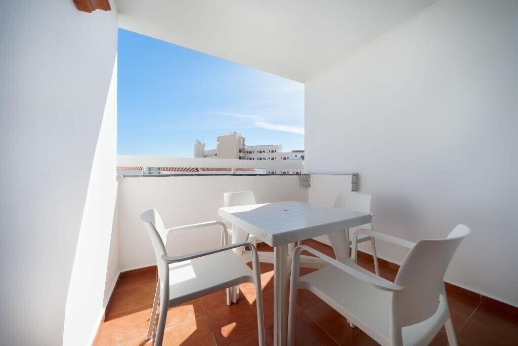 Фотографія Apartments Dorotea 4*