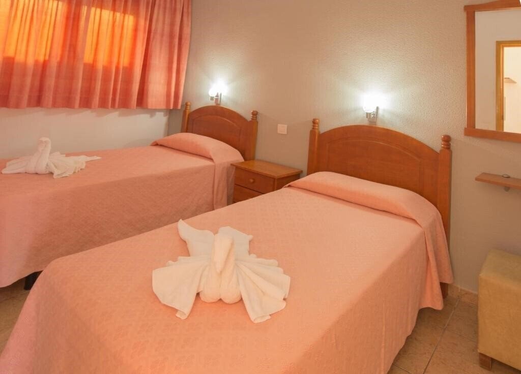 Фото Apartamentos Los Tilos 3*