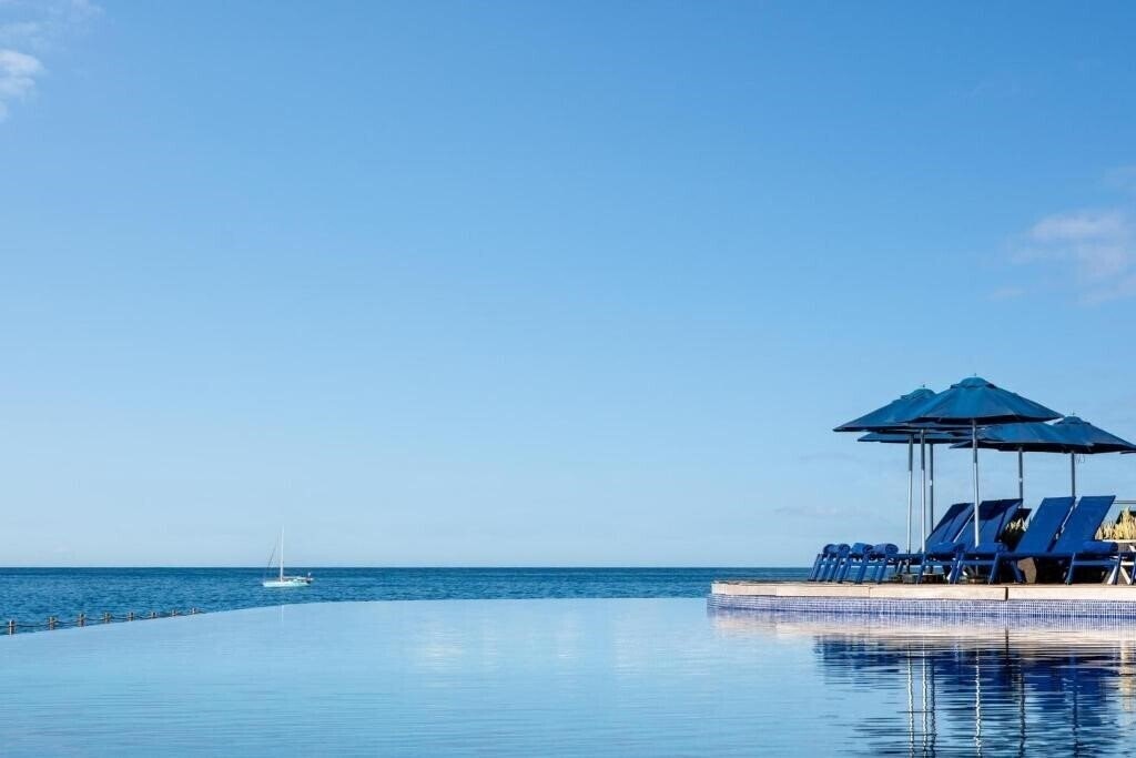 Готель Marina Suites 4*