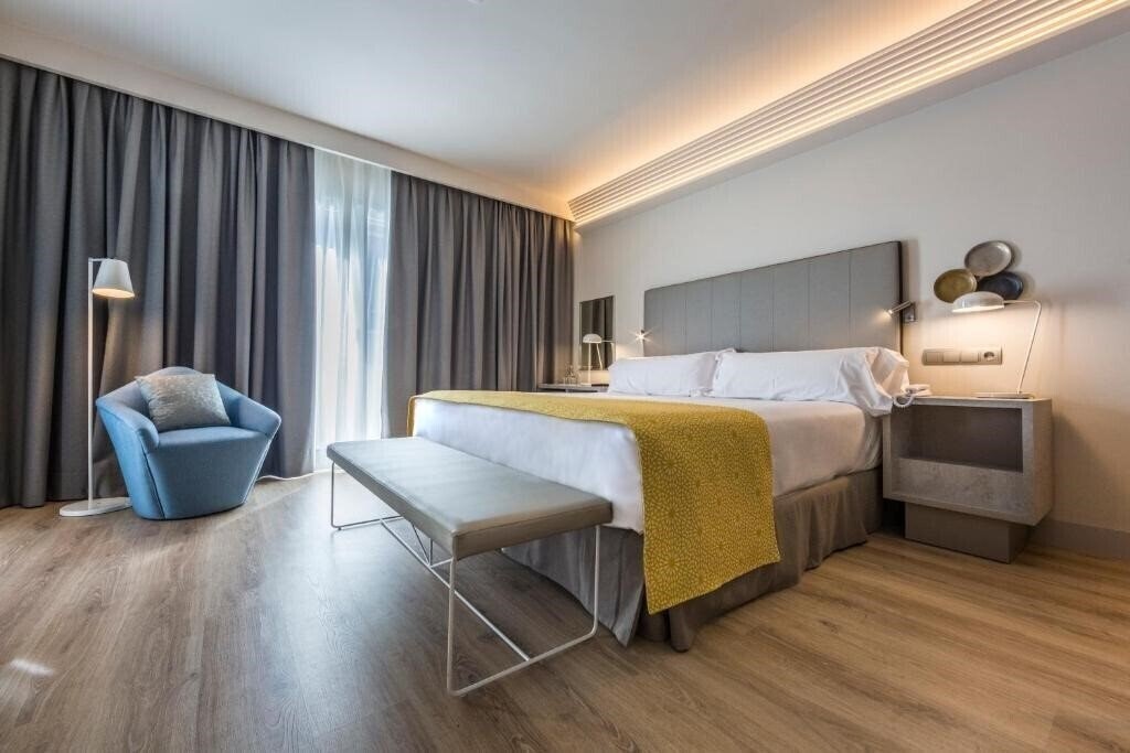 Готель Catalonia Granada 4*