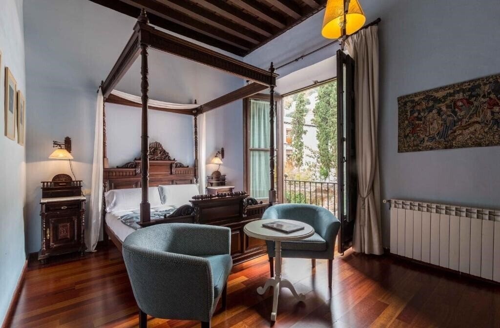 Готель Museo Palacio De Mariana Pineda 4*