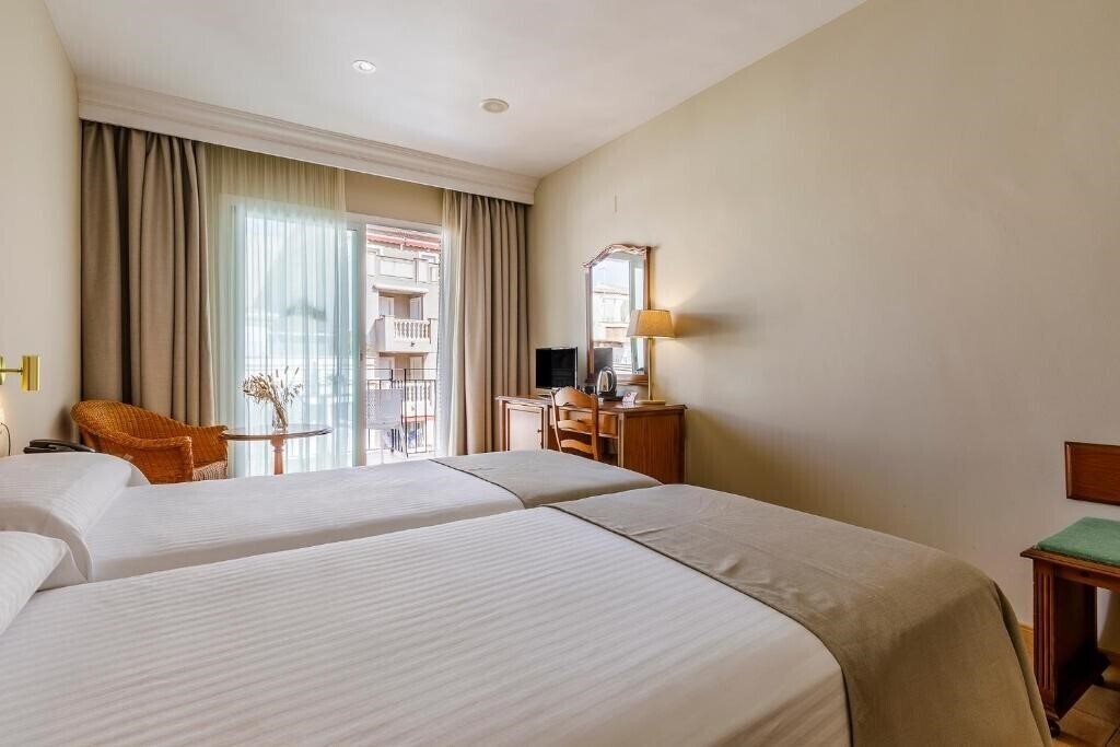 Zdjęcie Hotel Almijara - Mares (ex. OYO Hotel Almijara) 3*