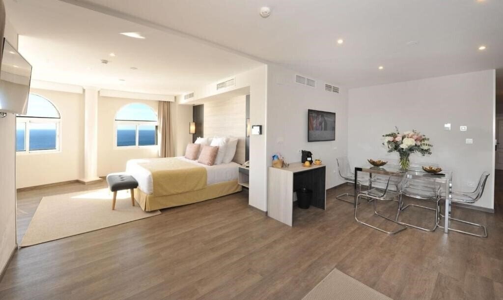 Zdjęcie Hotel Salobrena Suites 3*