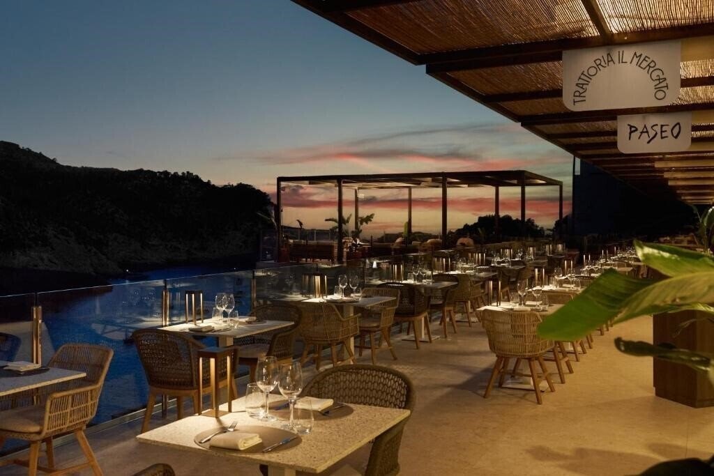 Zdjęcie The Club Cala San Miguel Hotel Ibiza, Curio Collection by Hilton 5*