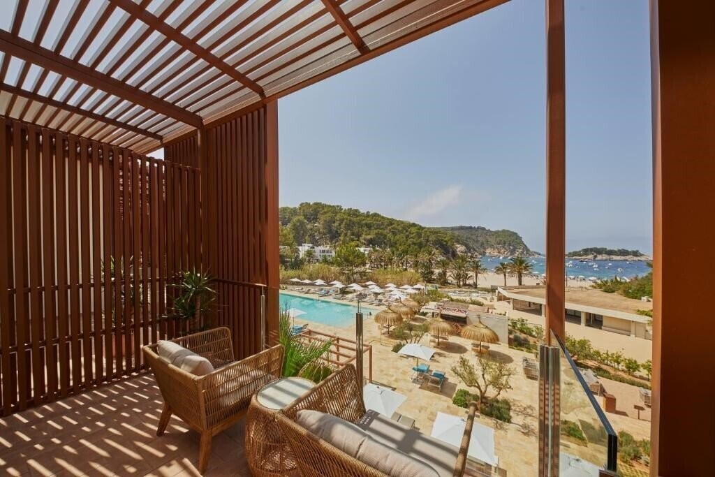 Obraz The Club Cala San Miguel Hotel Ibiza, Curio Collection by Hilton 5*
