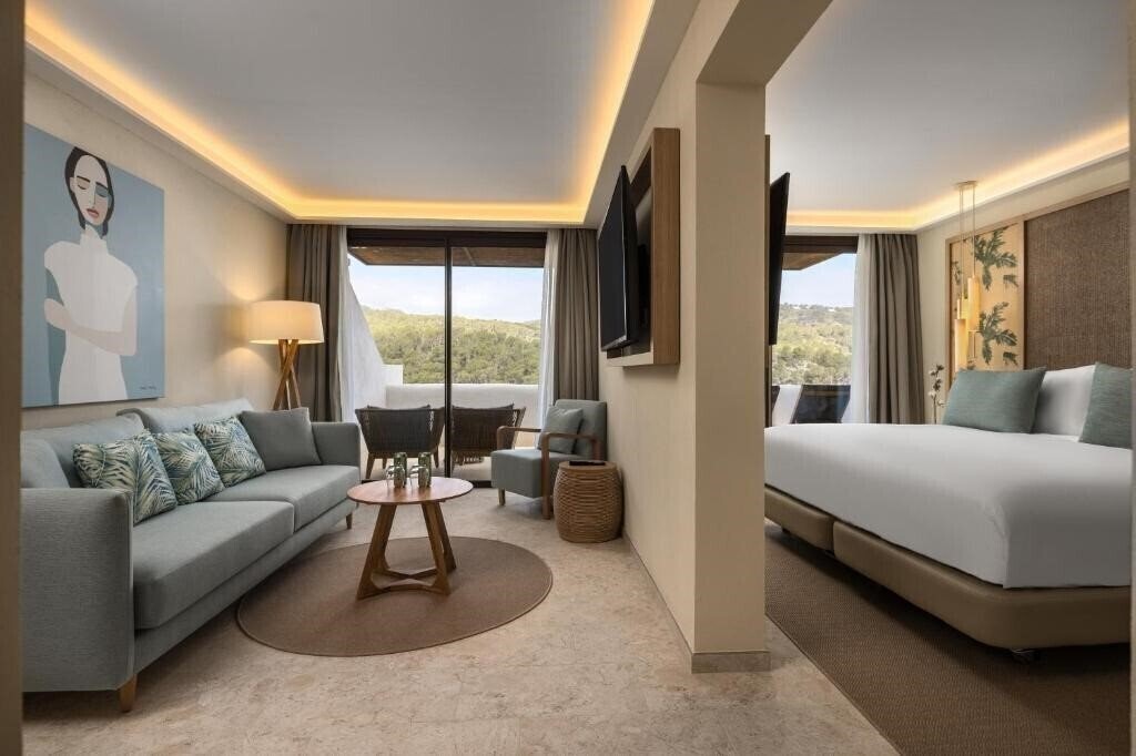 Zdjęcie The Club Cala San Miguel Hotel Ibiza, Curio Collection by Hilton 5*
