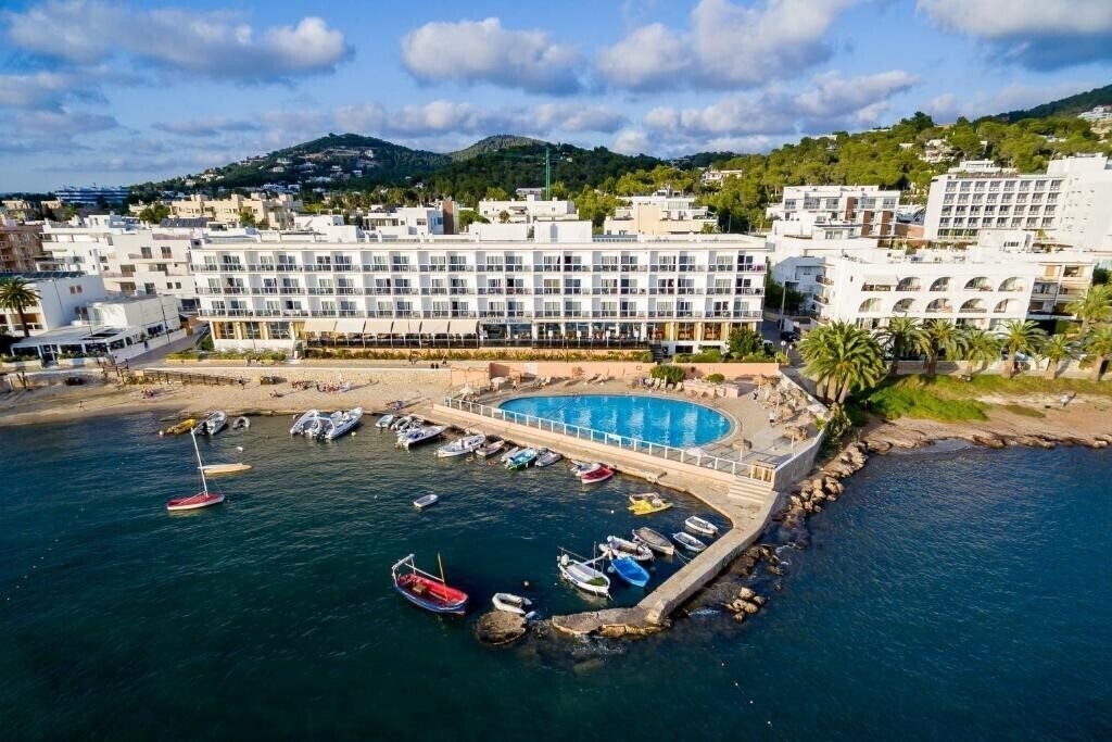 Hotel Simbad / Playa de Talamanca 4*