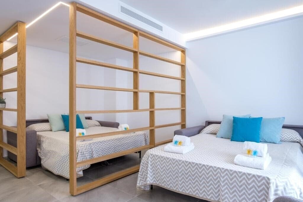 Фото Sea Breeze Apt 3*