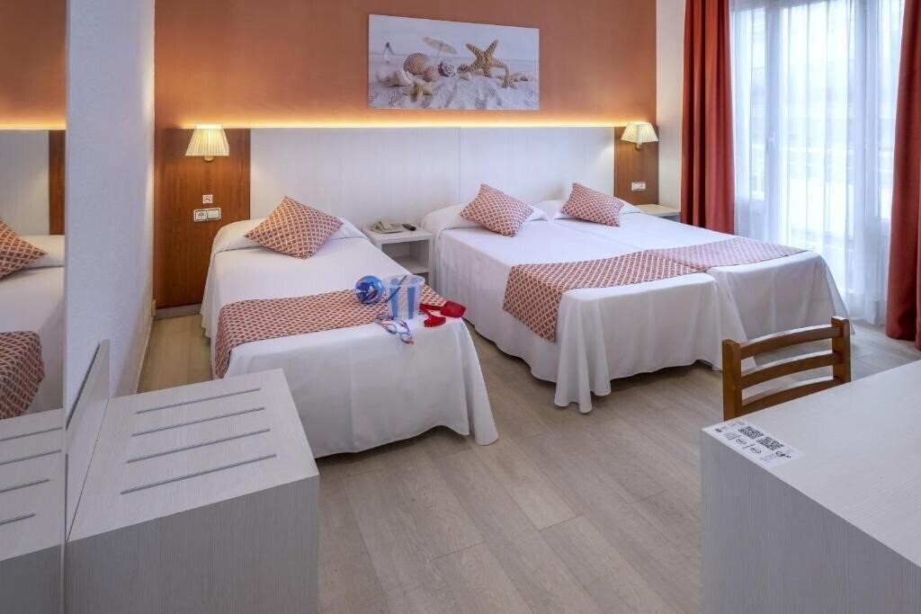 Фото GHT Balmes Hotel, Aparthotel & Splash 3*