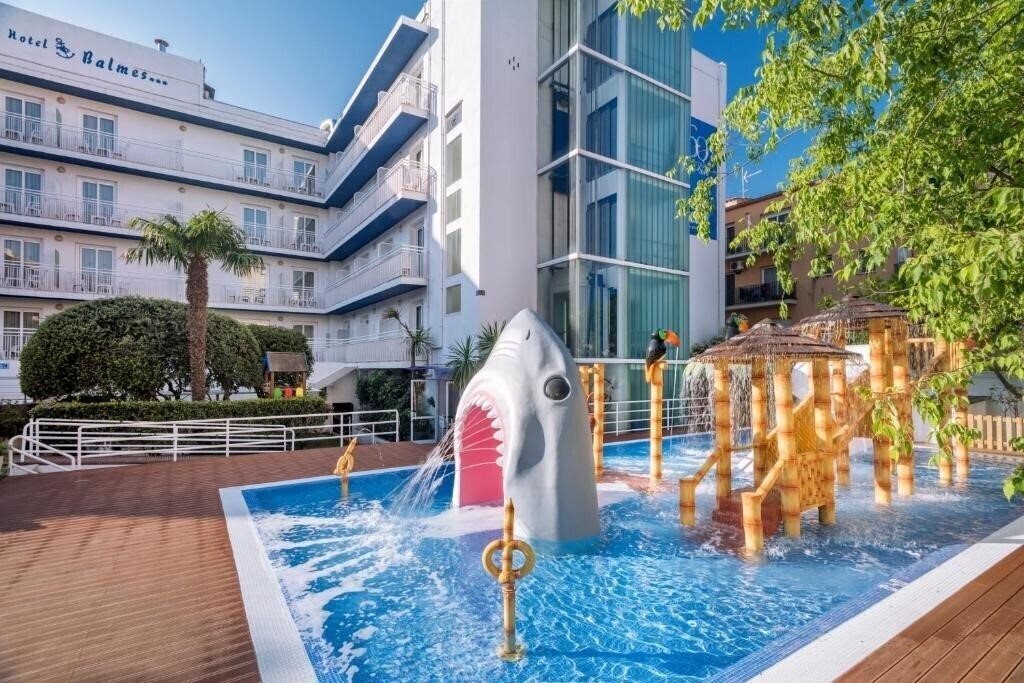 Фотографія GHT Balmes Hotel, Aparthotel & Splash 3*