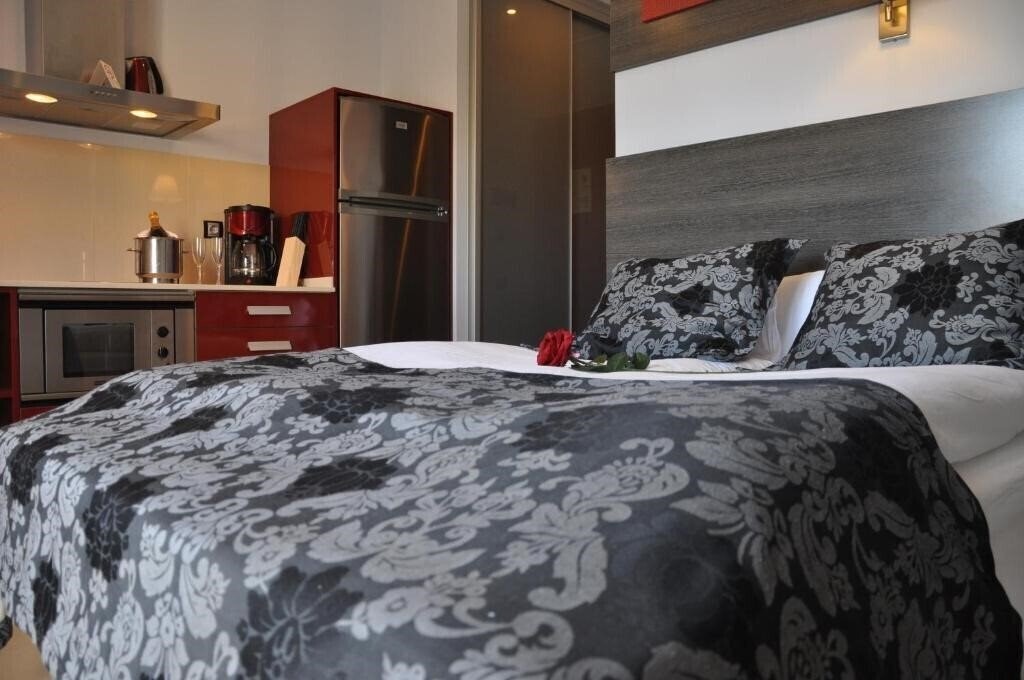 Hotel Casablanca Suites 3*