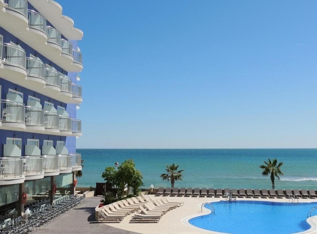 Готель Augustus Hotel 4*