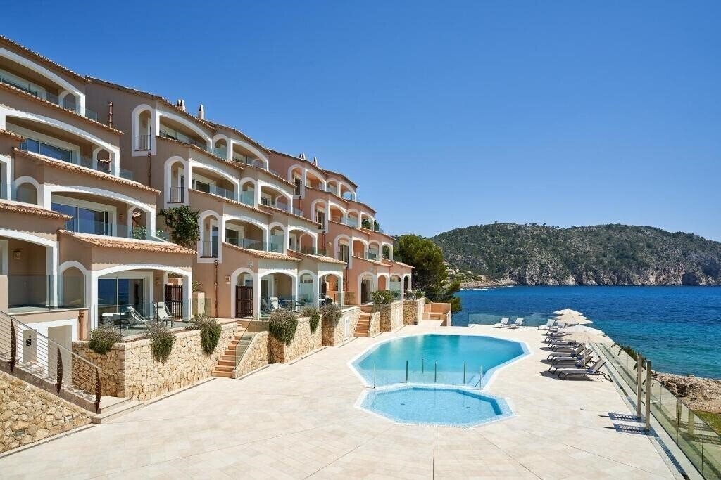 Готель Aparthotel Bahia Suites Camp De Mar 4*