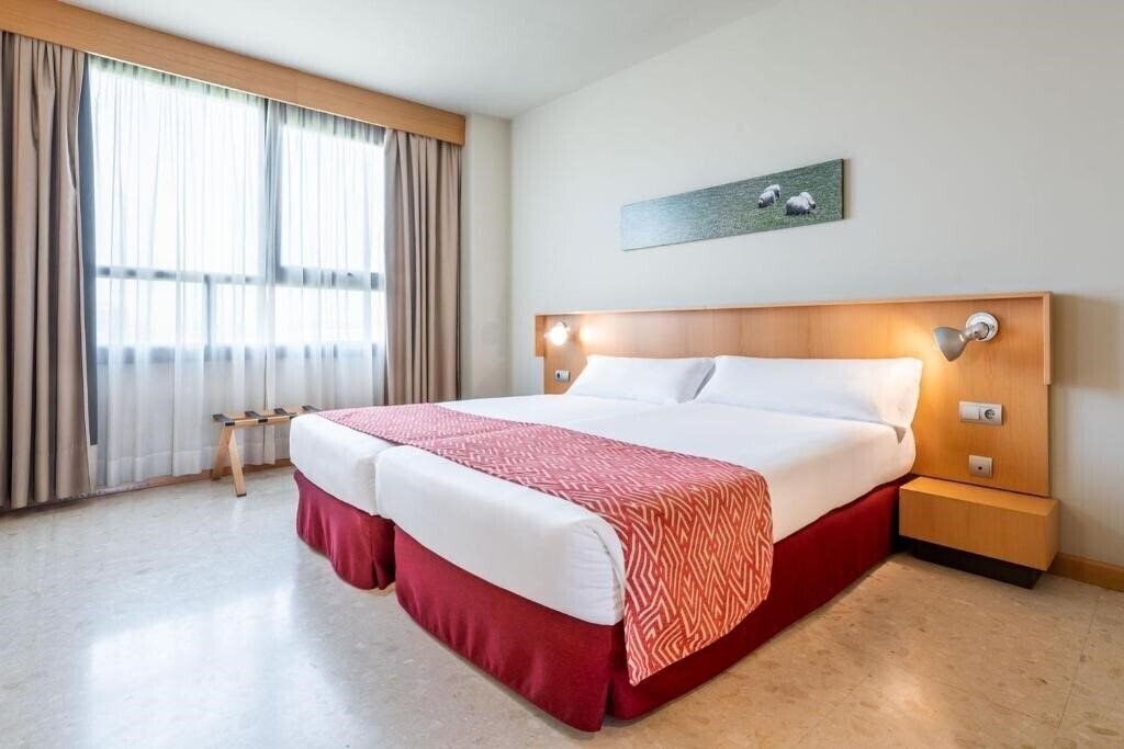 Готель Exe Aparthotel Campus San Mames 3*