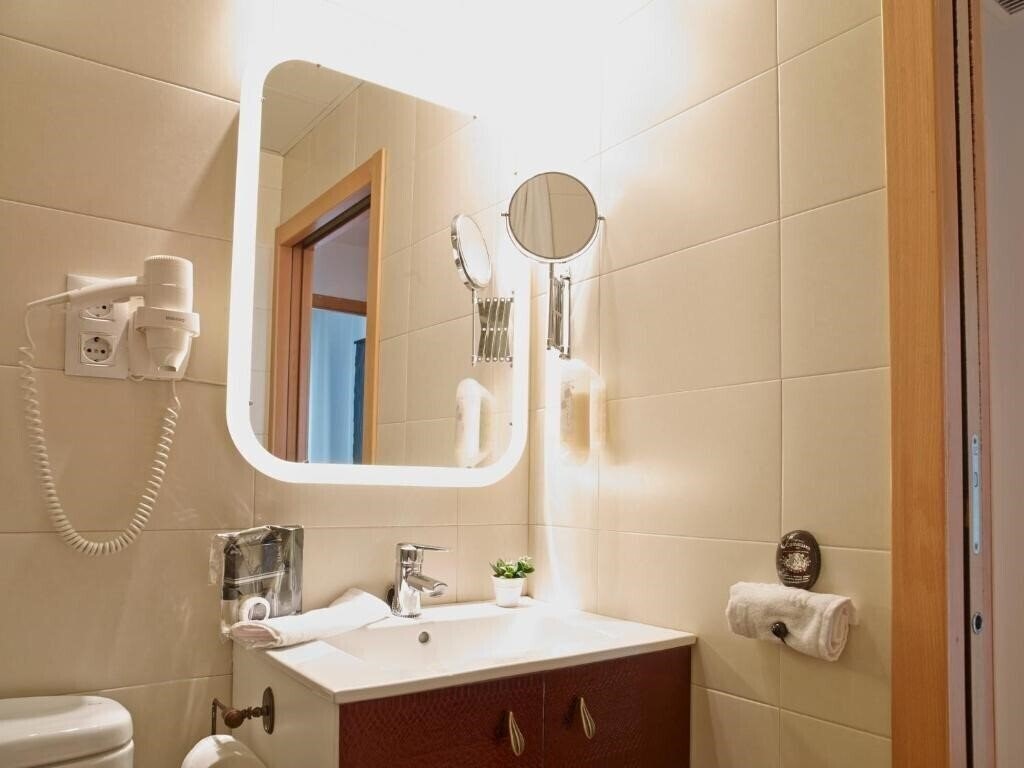 Zdjęcie Apartments Hostemplo Suites 3*