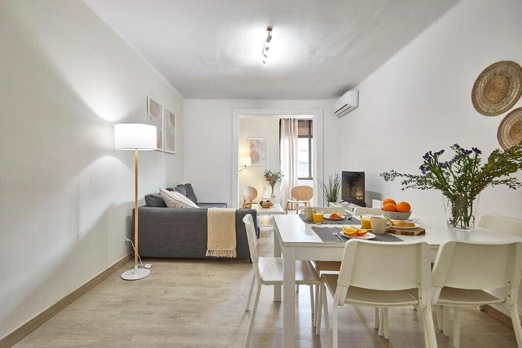 Отель Barcelona Encants Family Flat 3*