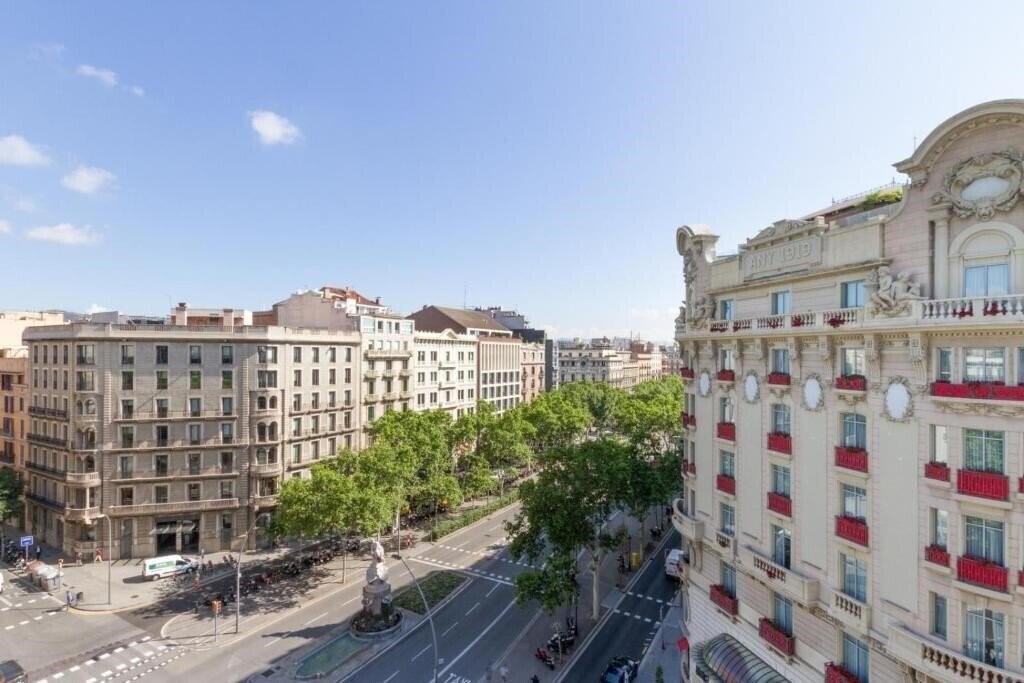 Готель Fisa Rentals Gran Via Apartments 3*