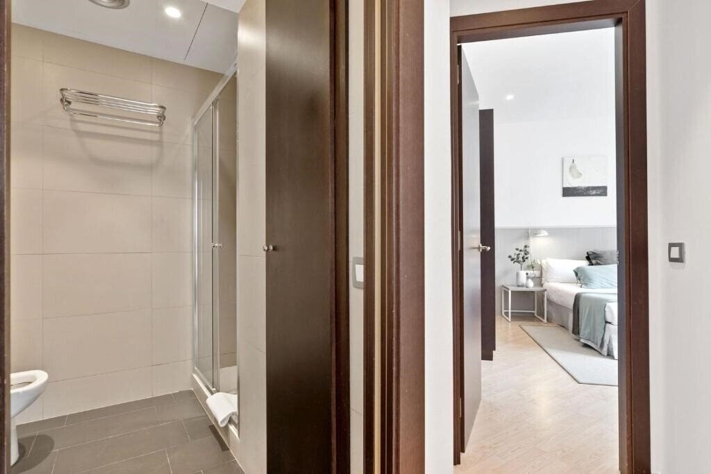 Фотографія Fisa Rentals Gran Via Apartments 3*