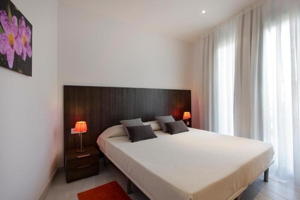 Отель Fisa Rentals Les Corts Apartments 3*