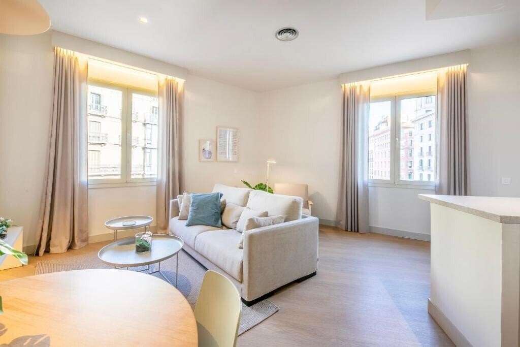 Отель Fisa Rentals Ramblas Apartments 3*