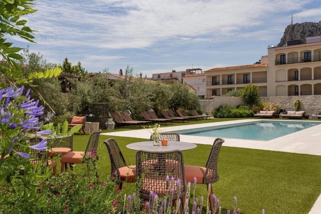 Готель Marconia Boutique Residence 4*