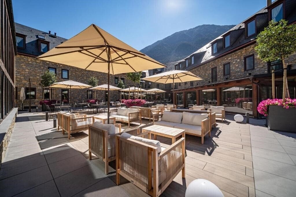 Zdjęcie Hotel Vilagaros Apartamentos 4*