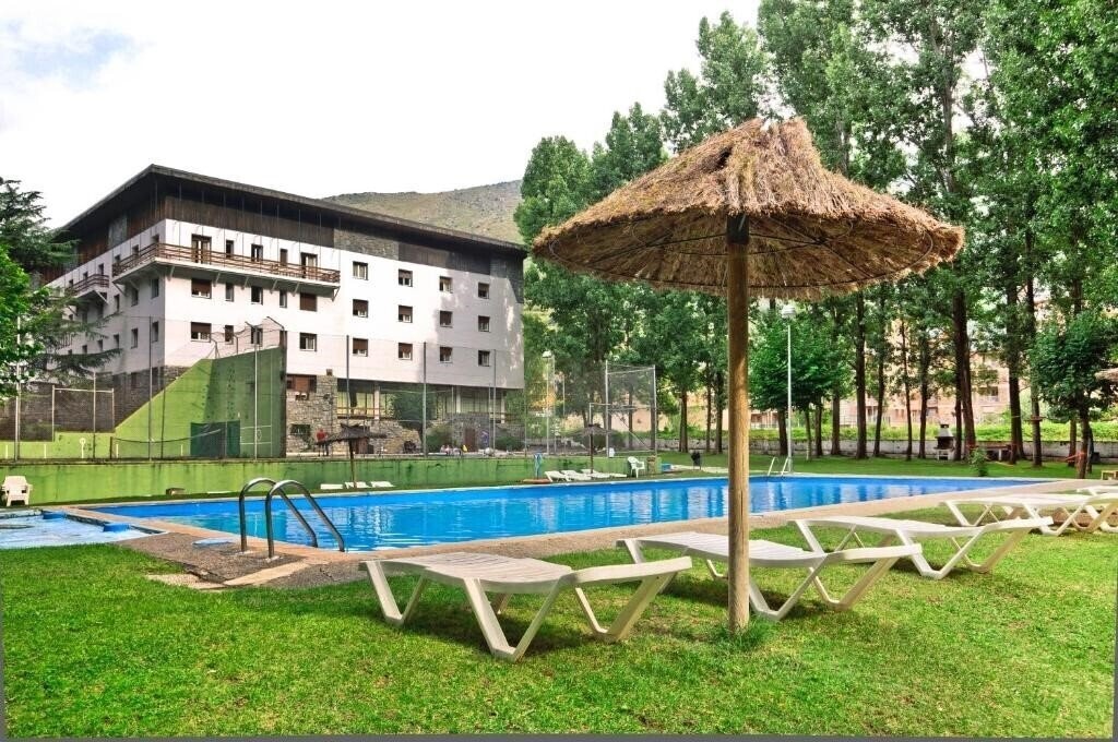 Готель SNO Condes del Pallars (ex. Hotel Condes del Pallars, Vita Condes del Pallars, RVHotels Condes del Pallars) 3*
