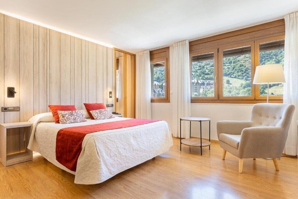 Zdjęcia ETH Solan 3*