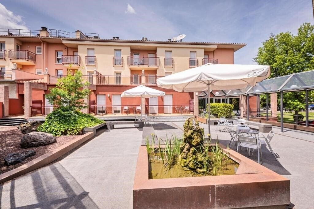 Готель Hotel La Perla D’Olot 3*