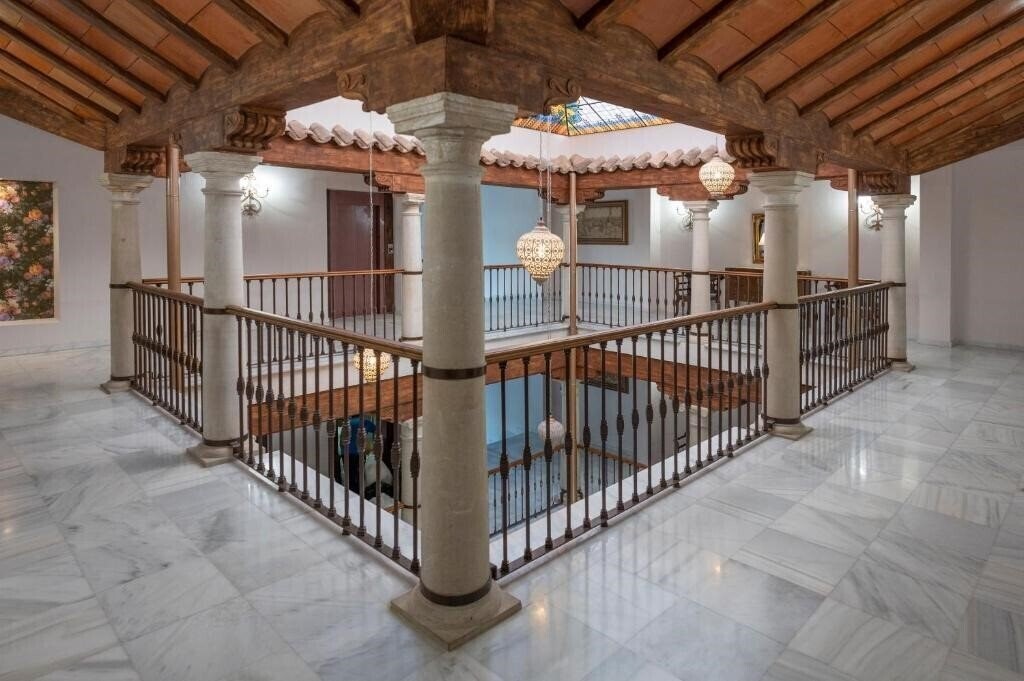 Фото Maria De Molina 3*