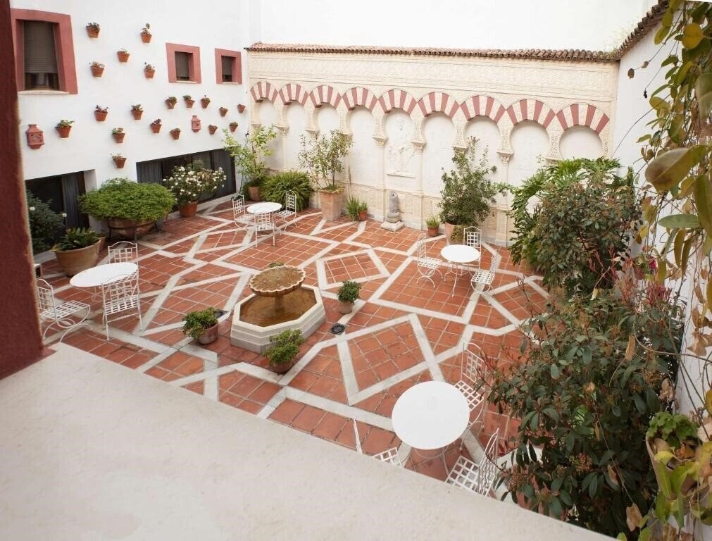 Hotel Nh Califa 3*