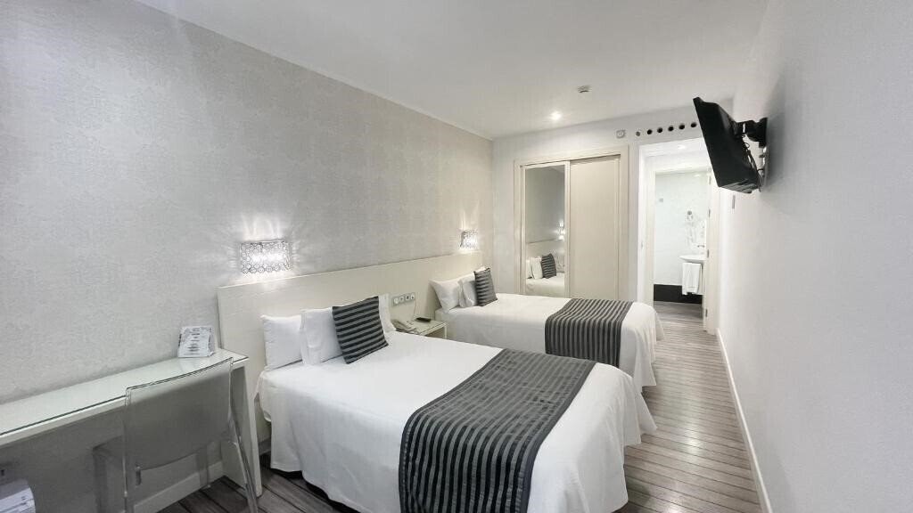 Zdjęcia La Boutique Puerta Osario 3*