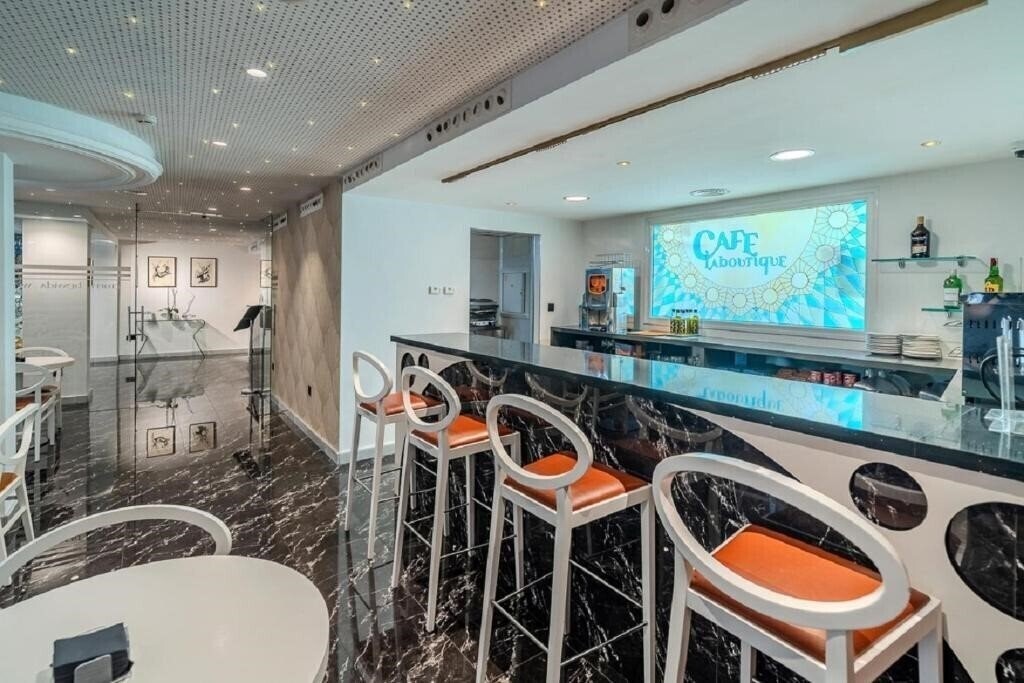 Zdjęcie La Boutique Puerta Osario 3*