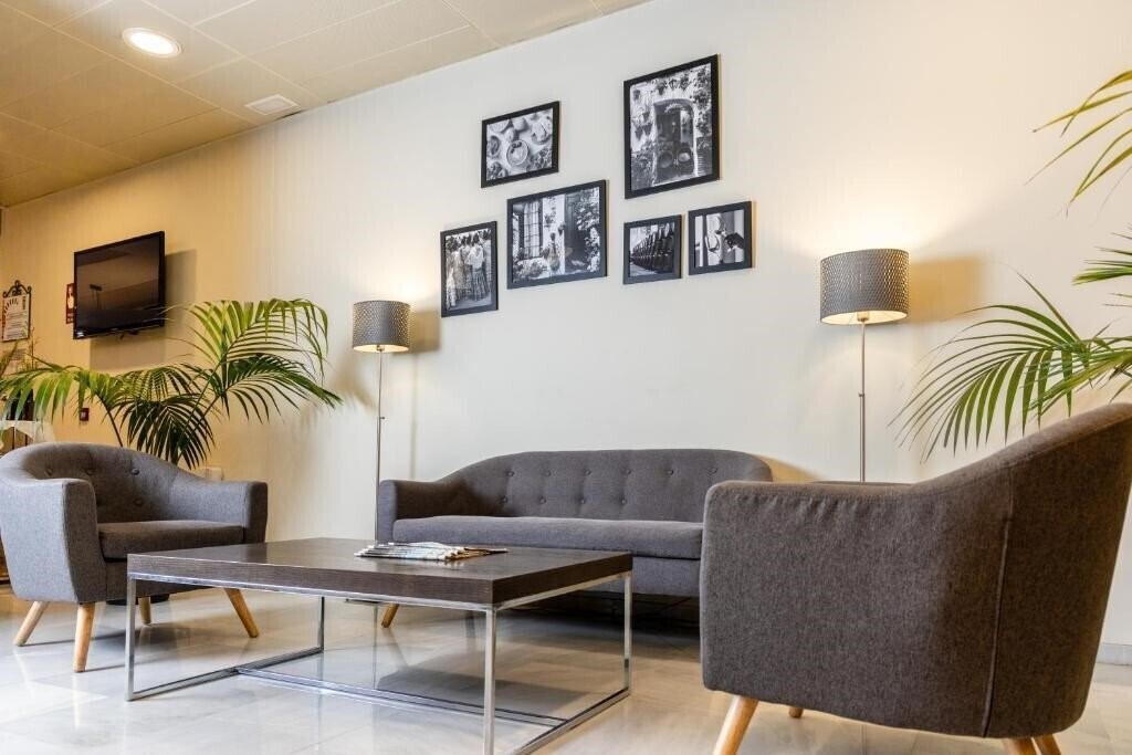 Отель Serrano 2*