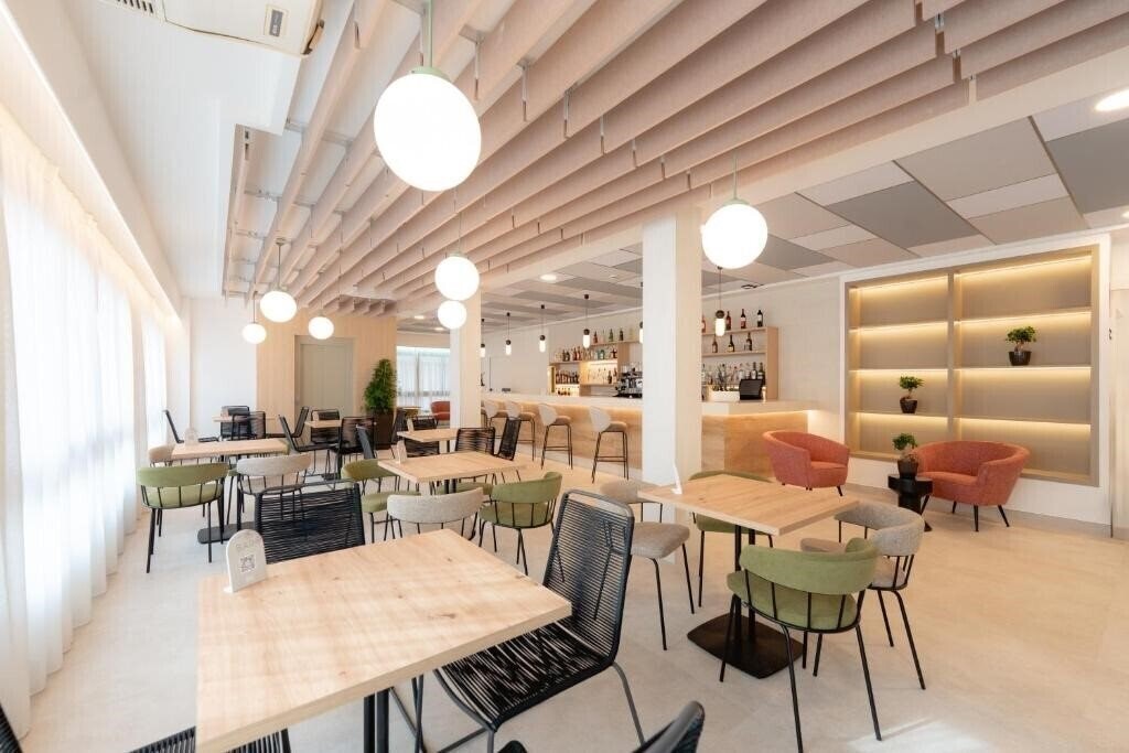 Zdjęcie Rh Estudios Sol 2*