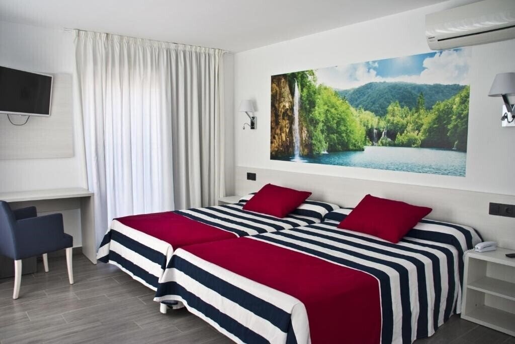 Фото Hotel Europa Splash - Malgrat 4*