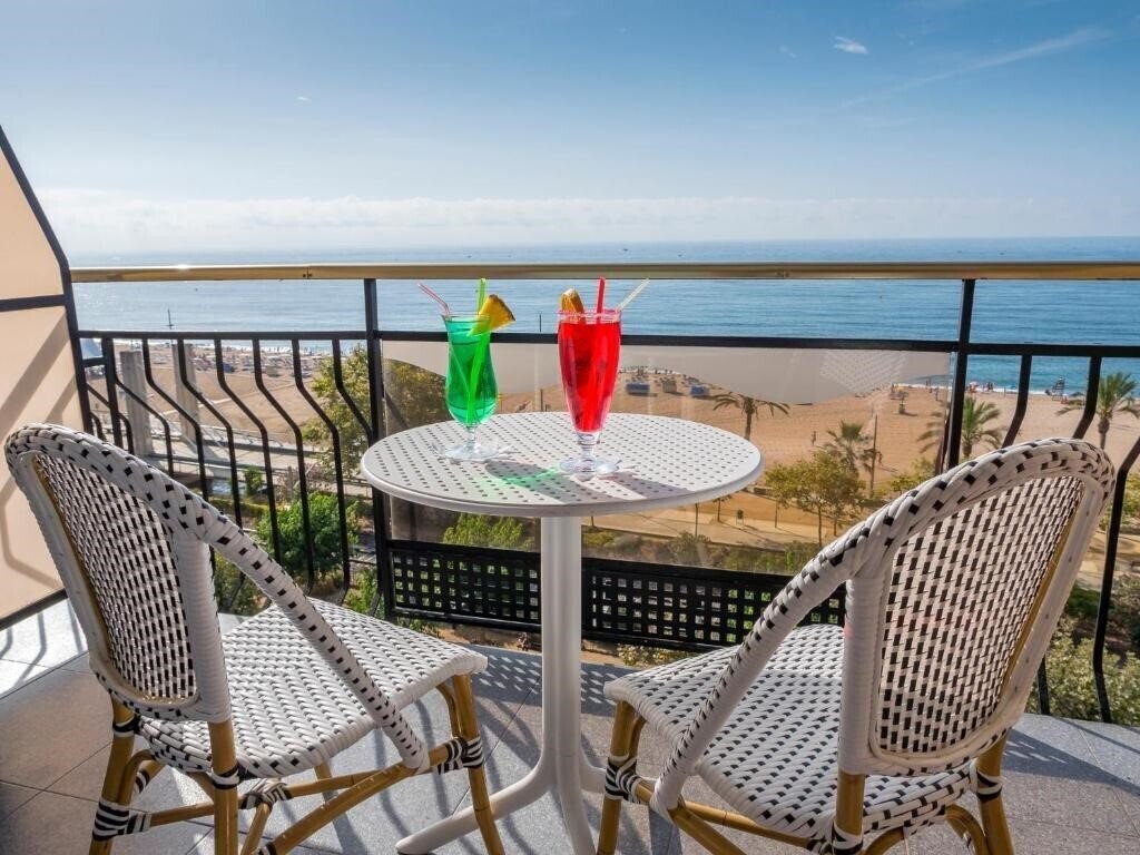 Фото Hotel Checkin Garbi 3*