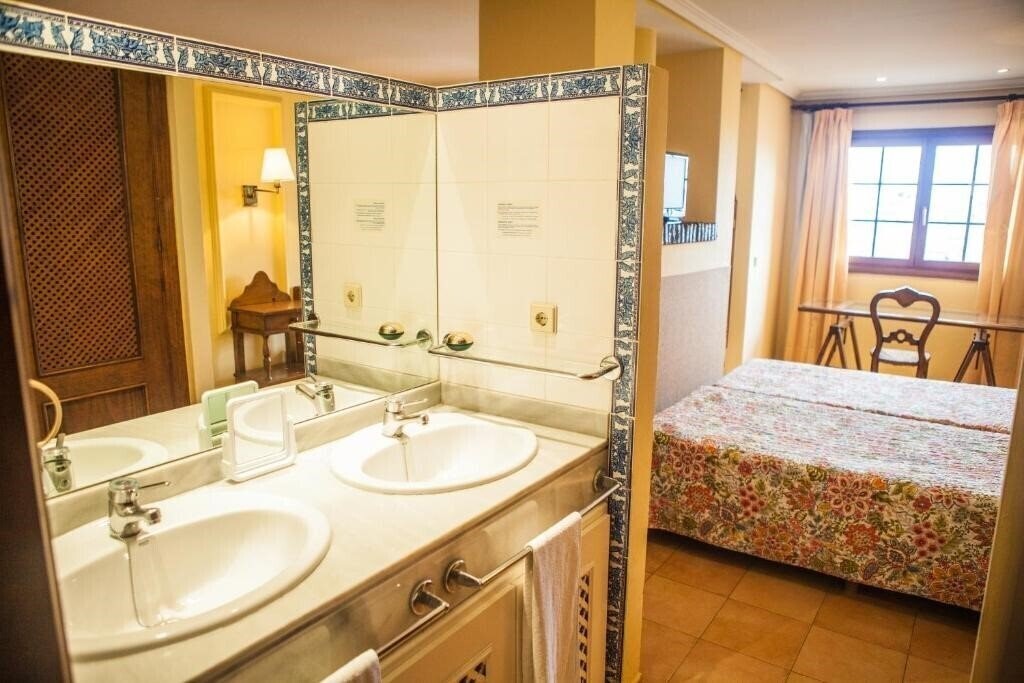 Zdjęcie Estudios Turisticos Bahia Sur 3*