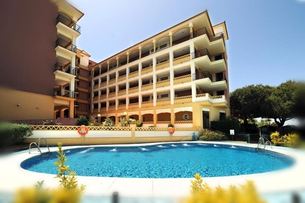 Hotel Apartamentos Leo Canela 2*